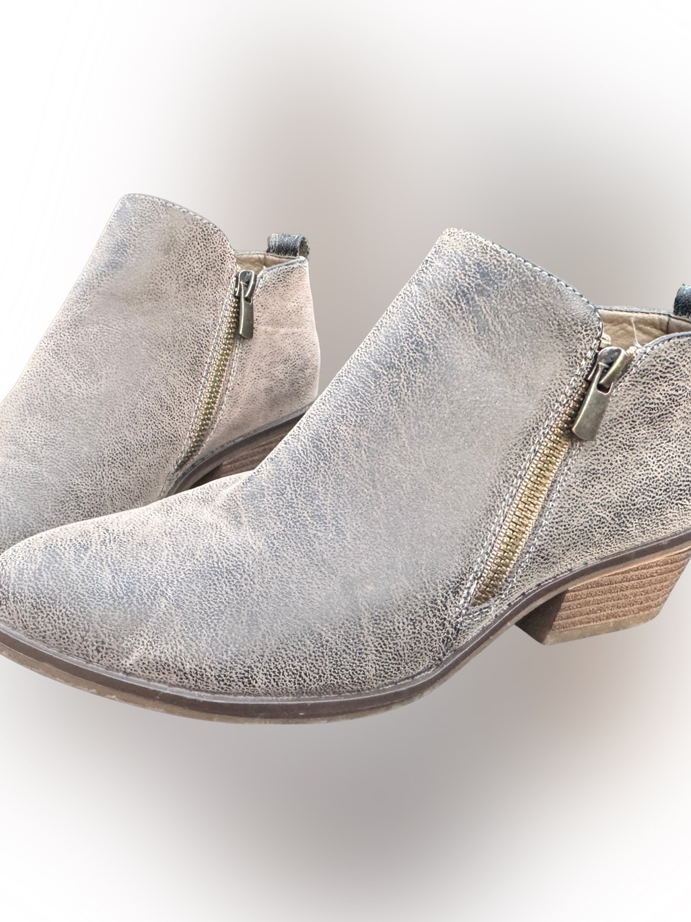 Women's Textured Ankle Bootie in Light T
